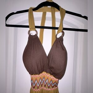 Beautiful maxi dress, it looks stunning.  Wore it 2 times.